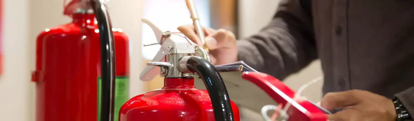 Prüffristen für Brandschutzeinrichtungen im Blick – DGUV I 205-040